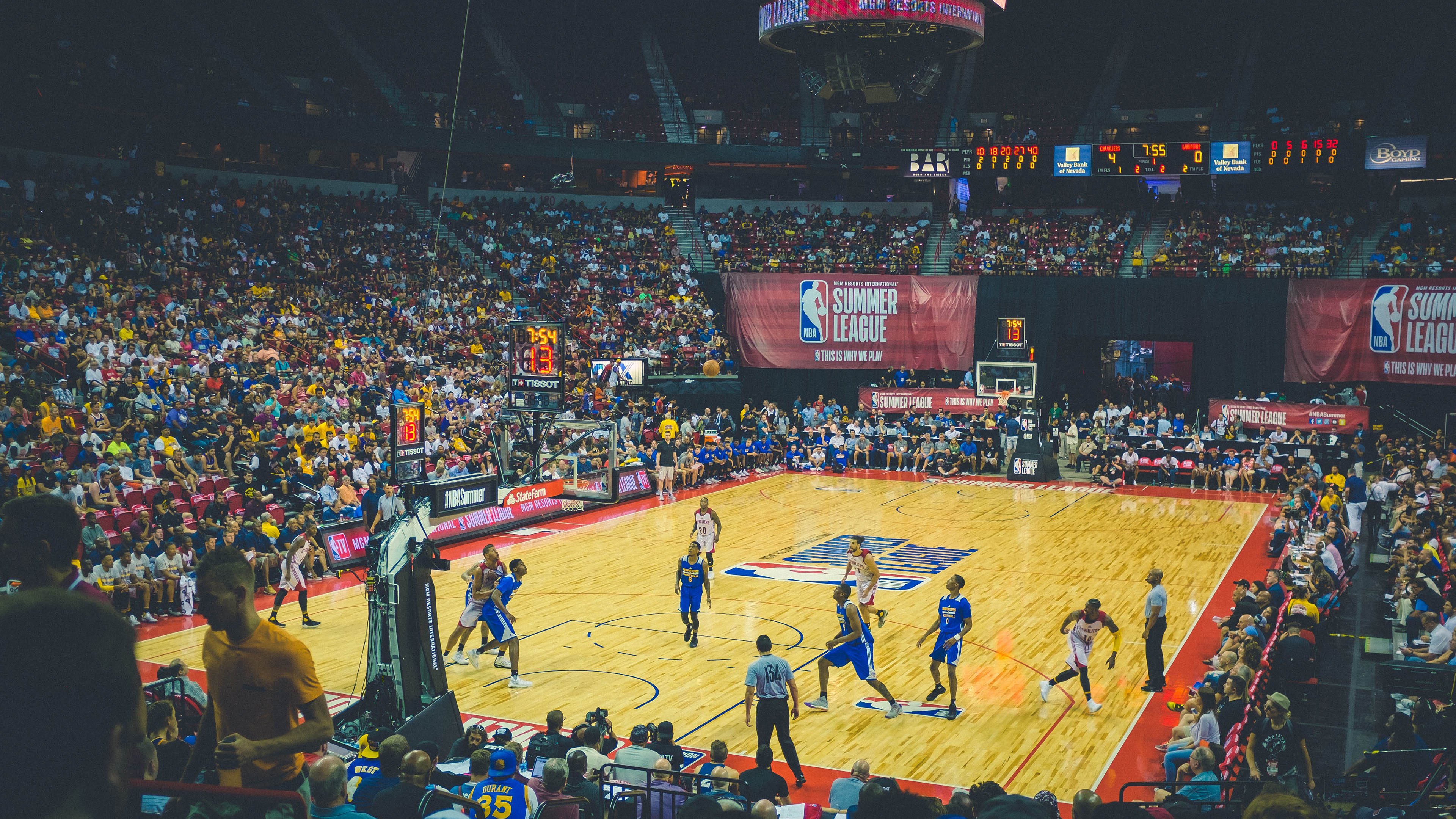 球场魔术：那些令人眼花缭乱的篮球奇迹，球场魔术师是谁